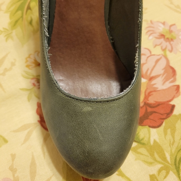 Aldo "MACEDO" Ankle Strap Shoes KHAKI GREEN Studded Size US 6.5, EU 37 Heels - Picture 3 of 4